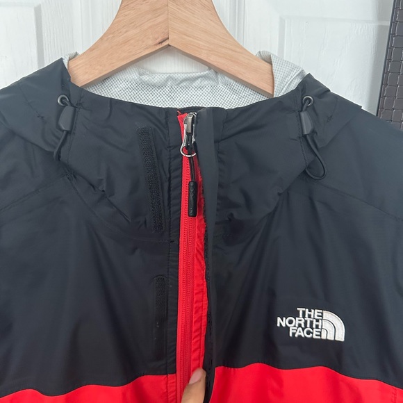 The North Face Men's Waterproof Jacket - Picture 12 of 12